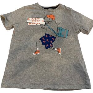Boys short-sleeved t-shirt with graphic of a pizza delivery shark; size M (8)